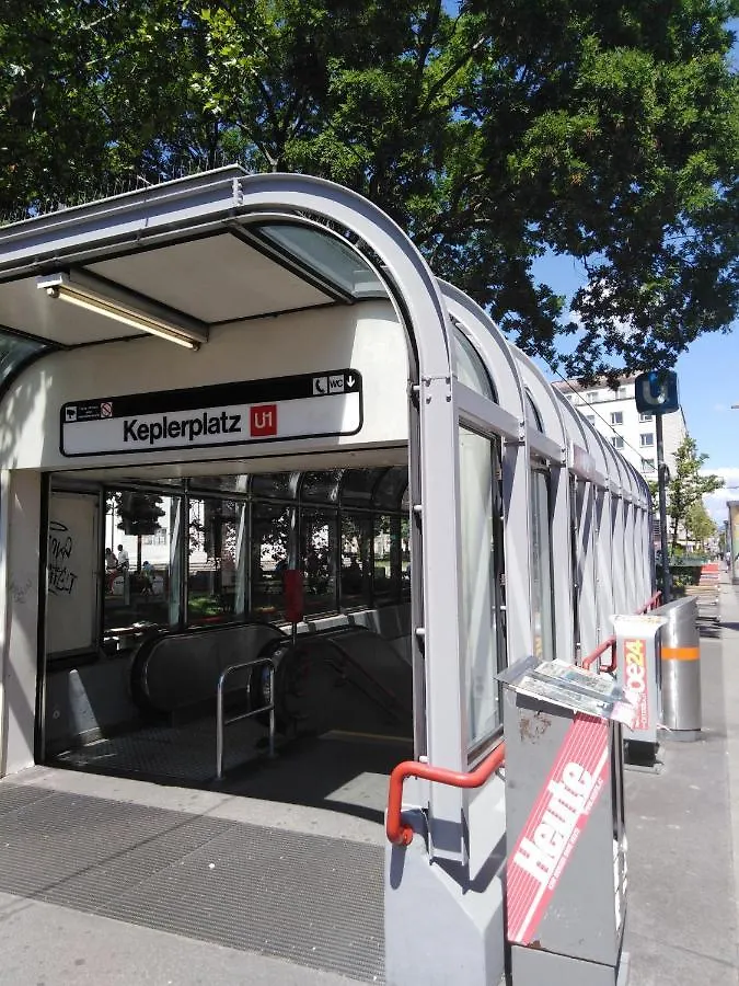 Favoriten-Rooms Vienna 0*,  Austria
