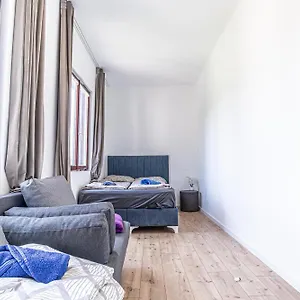 Comfy In Shared With Terrace And Garden Wien