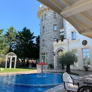 Castle Konti Hotel Vasqarr