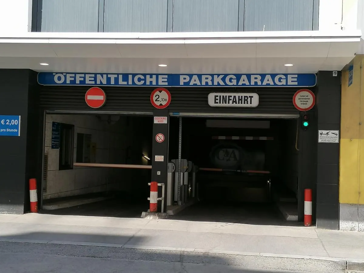 Favoriten-Rooms Vienna 0*,  Austria